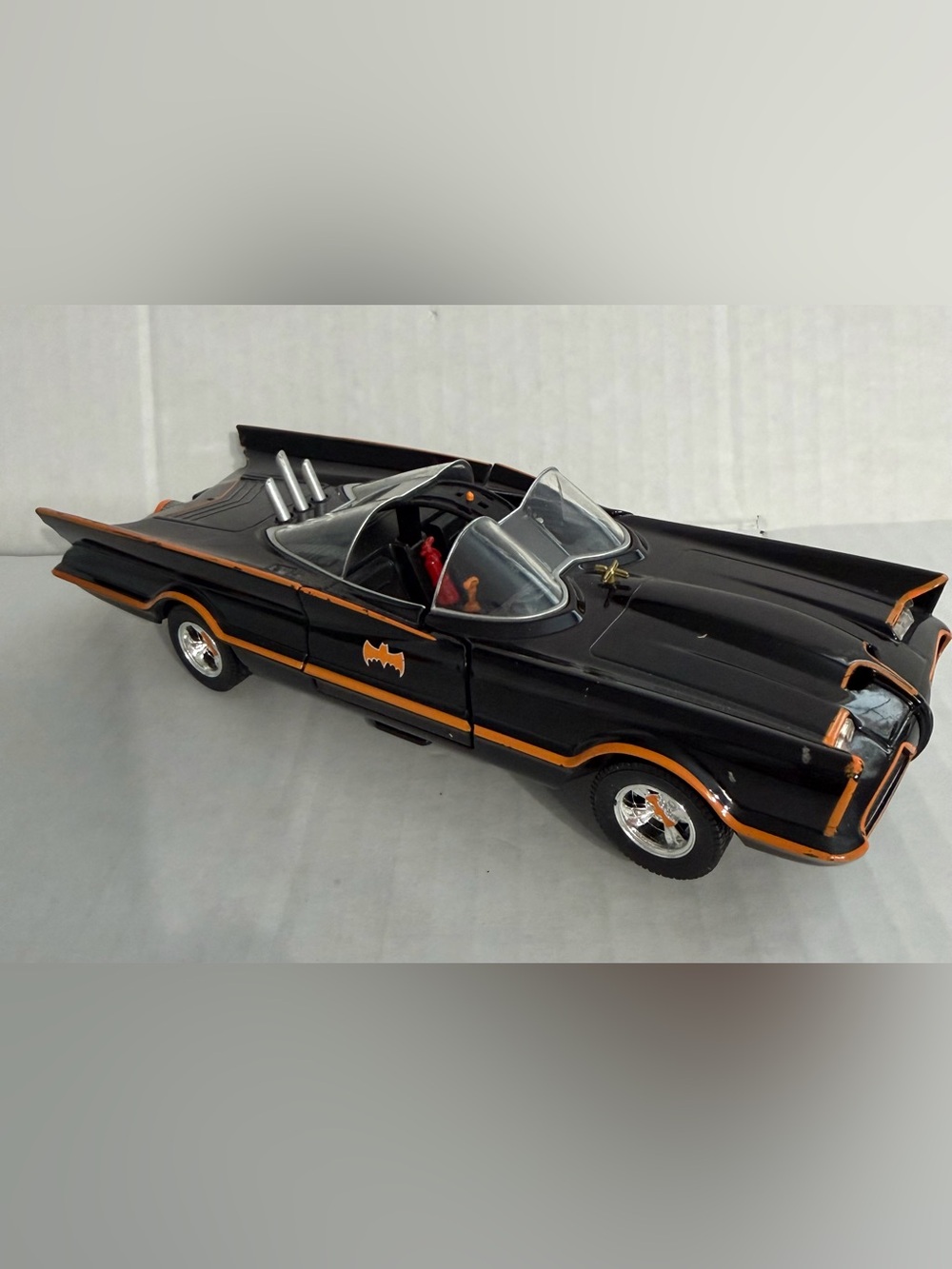 Jada Toy 1:24 Scale Die Cast Model 1966 Classic TV Series Batmobile
